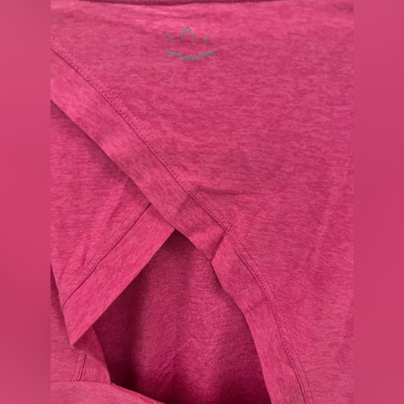 Beyond Yoga Overlap Cutout Top Size M - Picture 3 of 5